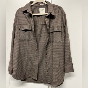 Abercrombie & Fitch womens oversize shacket. Has pockets on the sides. Used once